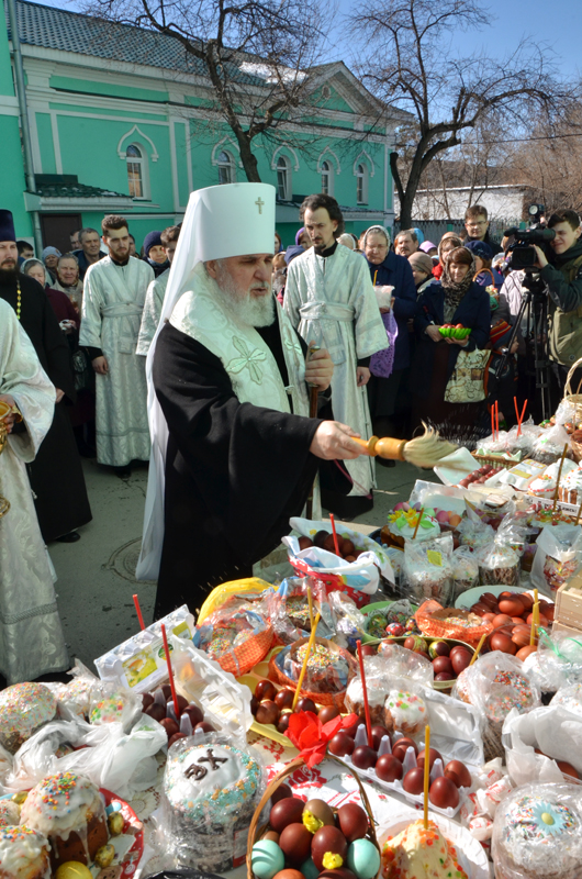 «Да молчит всякая плоть человеча, и да стоит со страхом и трепетом»
