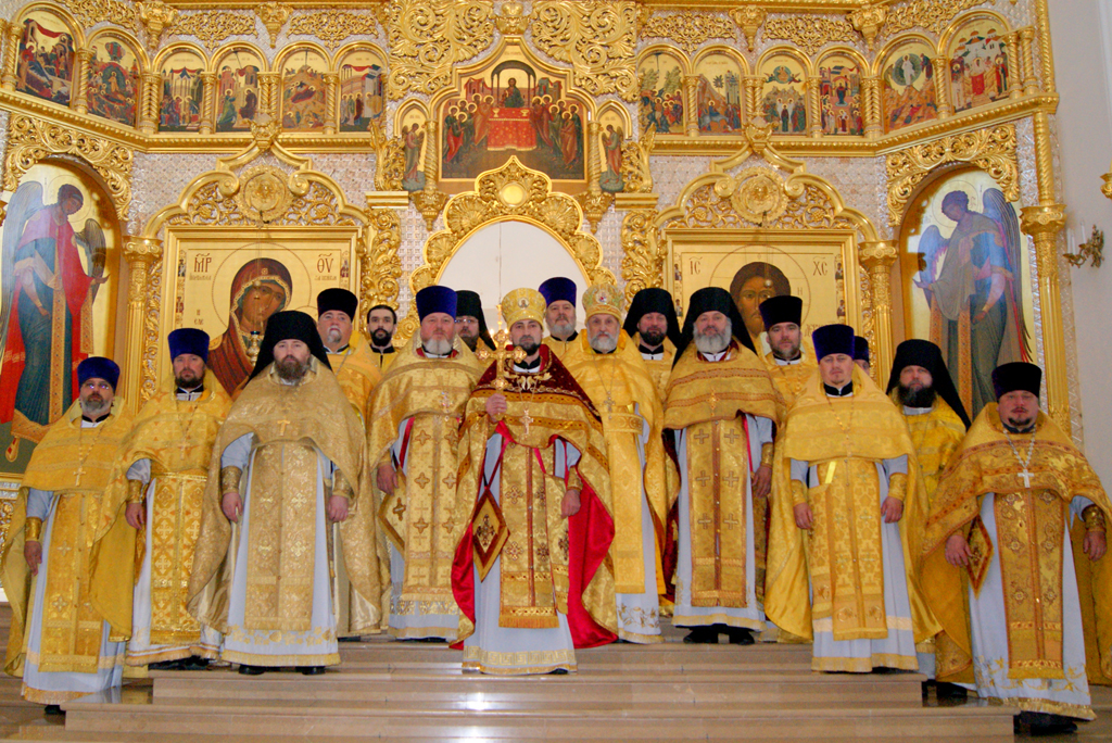 Праздничная Божественная литургия в Свято-Николаевском Белогорском мужском  монастыре 