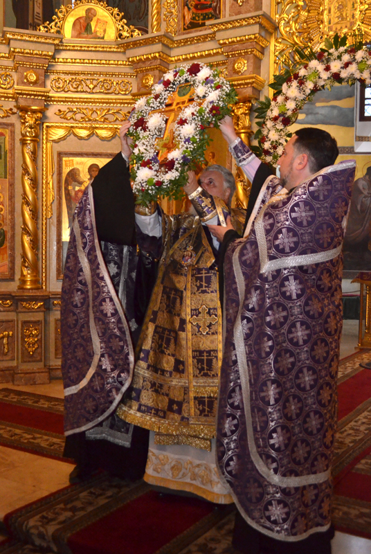Архиерейское богослужение в праздник Крестовоздвижения