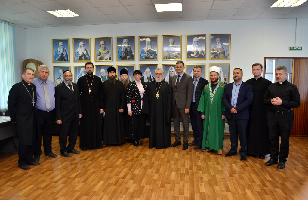 В актовом зале Пермского епархиального управления сосоялось очередное заседание МКК
