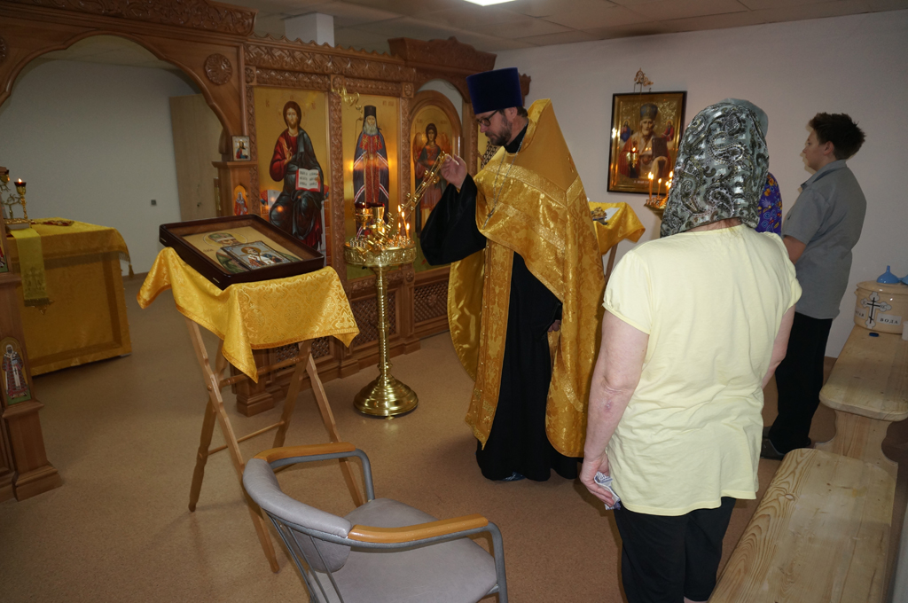 С любовью к Богу служил медицине