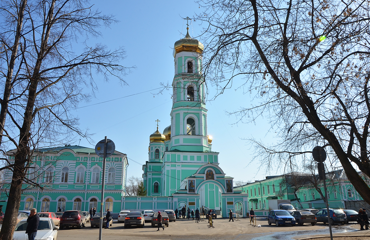В Свято-Троицкий кафедральный собор требуется уборщица