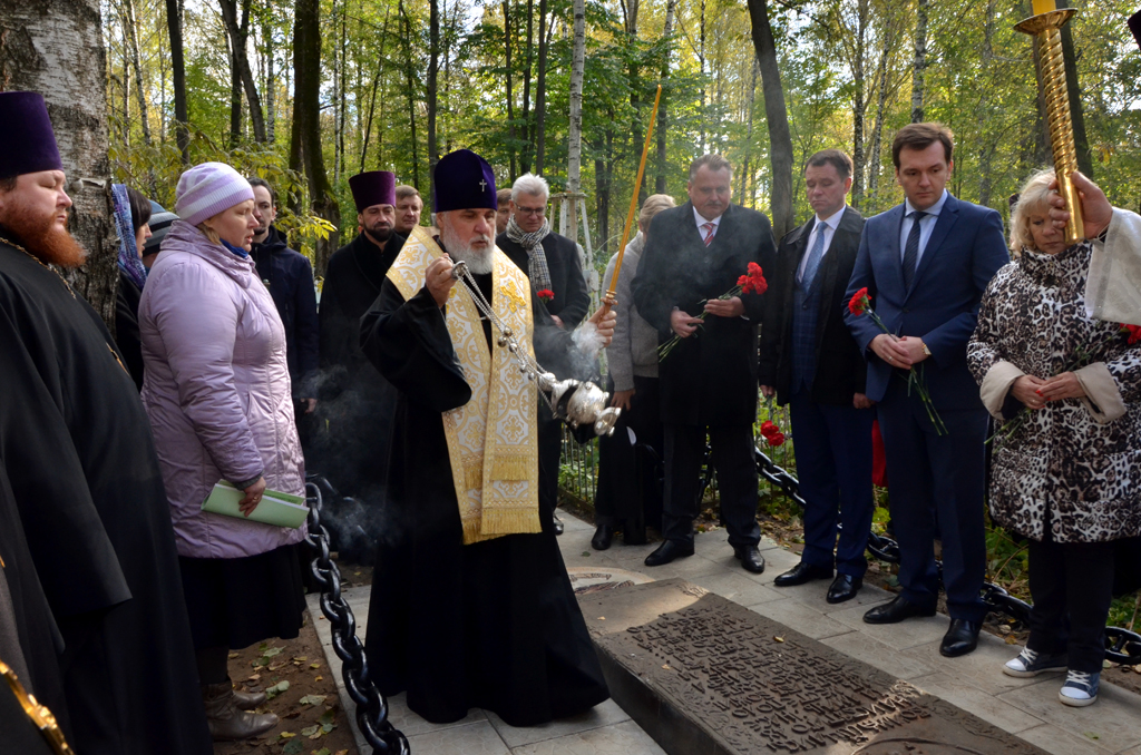 На могиле основателя Рождество-Богородицкого храма г. Перми совершена панихида 