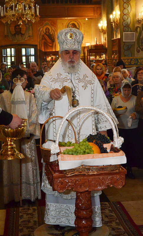 «Христос, преображаясь, утверждает в апостолах веру  в Его Божественное посланничество»